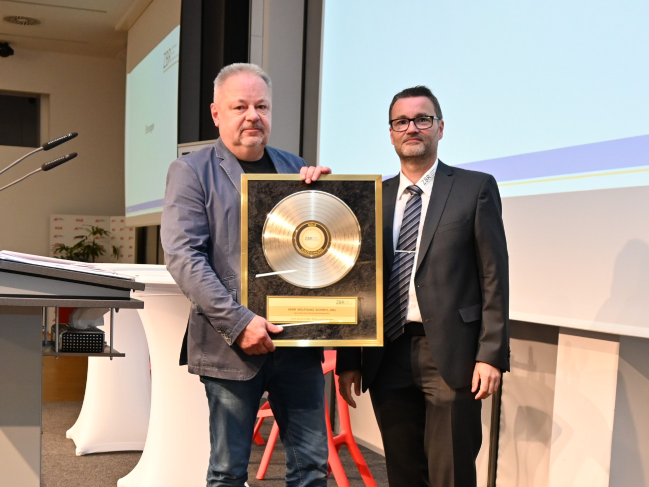 Betriebsratsvorsitzender Wolfgang Schrefl, MSc in die Pension verabschiedet _ ZBR.png